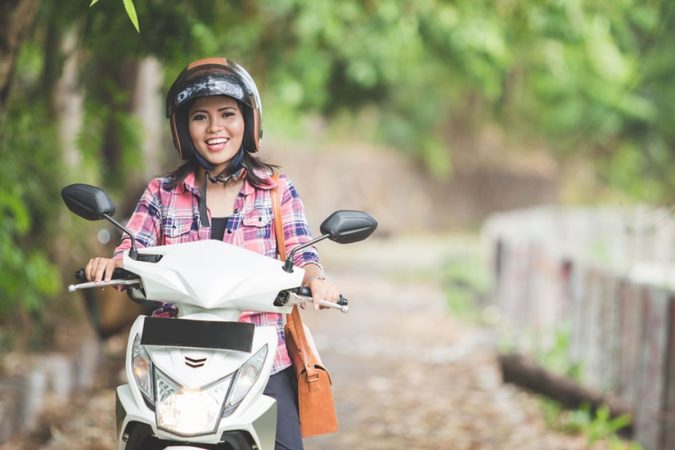 tantangan wanita dalam mengemudikan motor